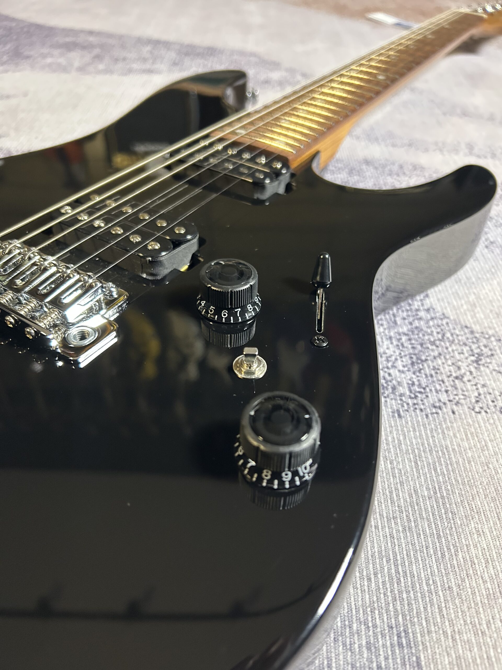 Ibanez AZ Standard AZ24S2-Black Electric Guitar - Gambar 2