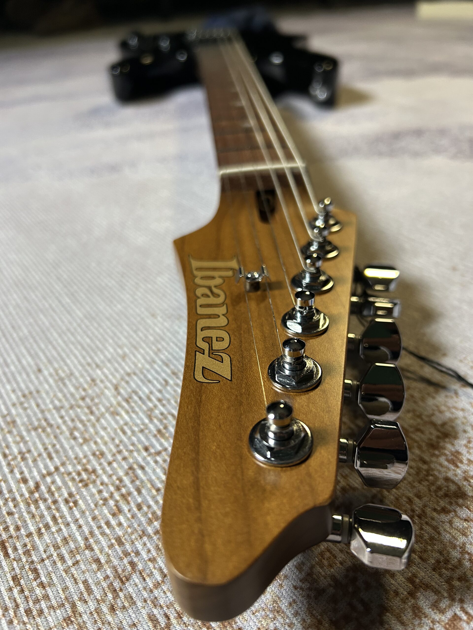 Ibanez AZ Standard AZ24S2-Black Electric Guitar - Gambar 5
