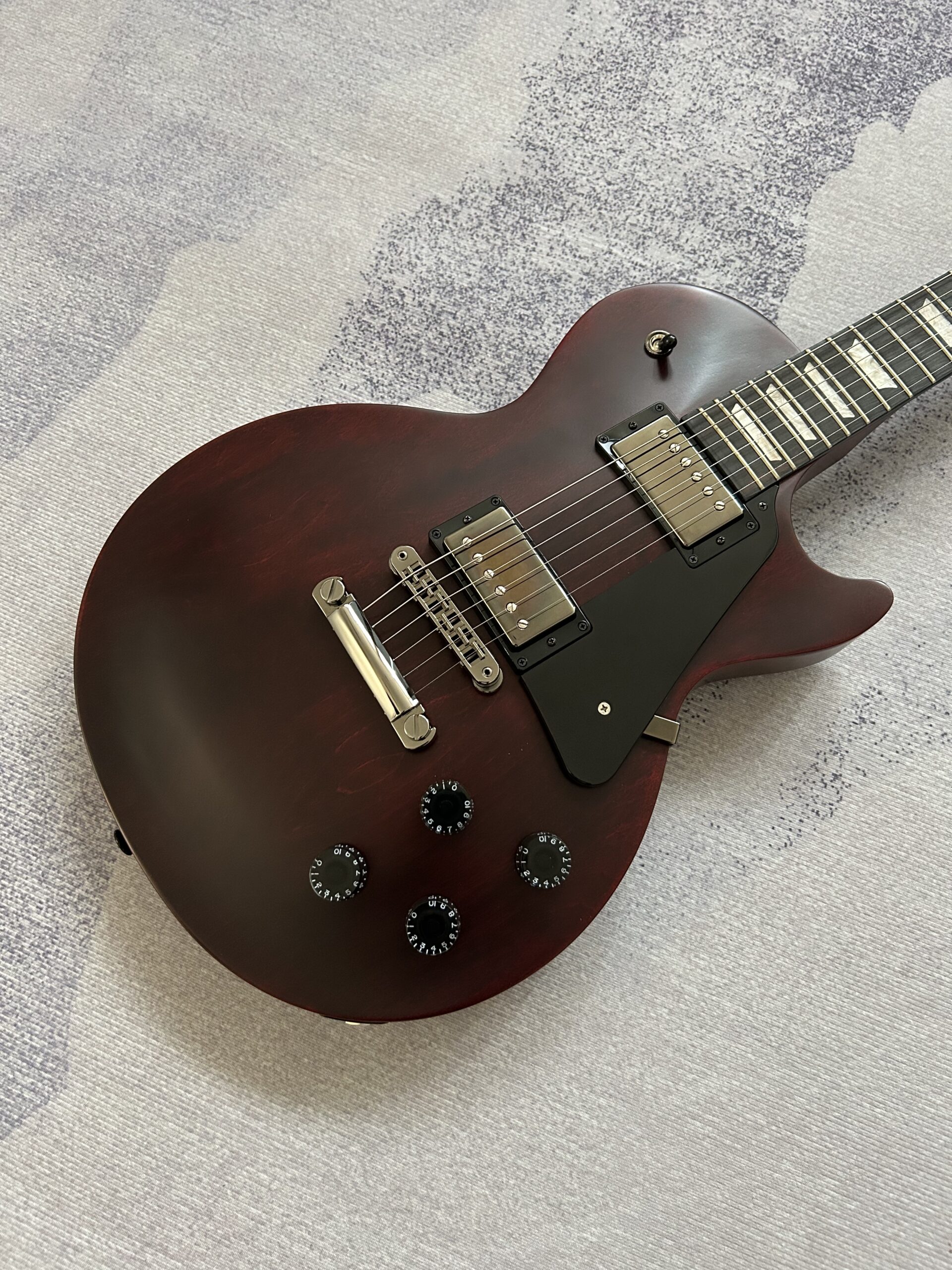 Gibson Les Paul Modern Studio - Wine Red Satin - Gambar 4