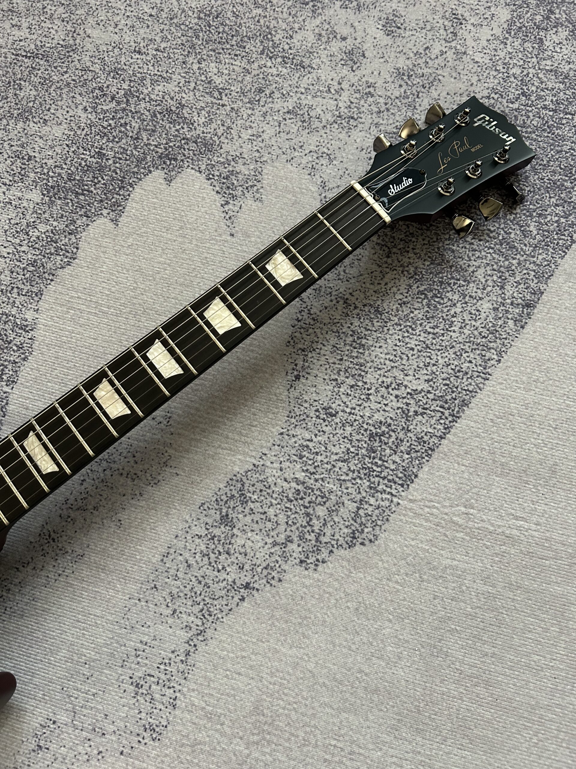 Gibson Les Paul Modern Studio - Wine Red Satin - Gambar 5