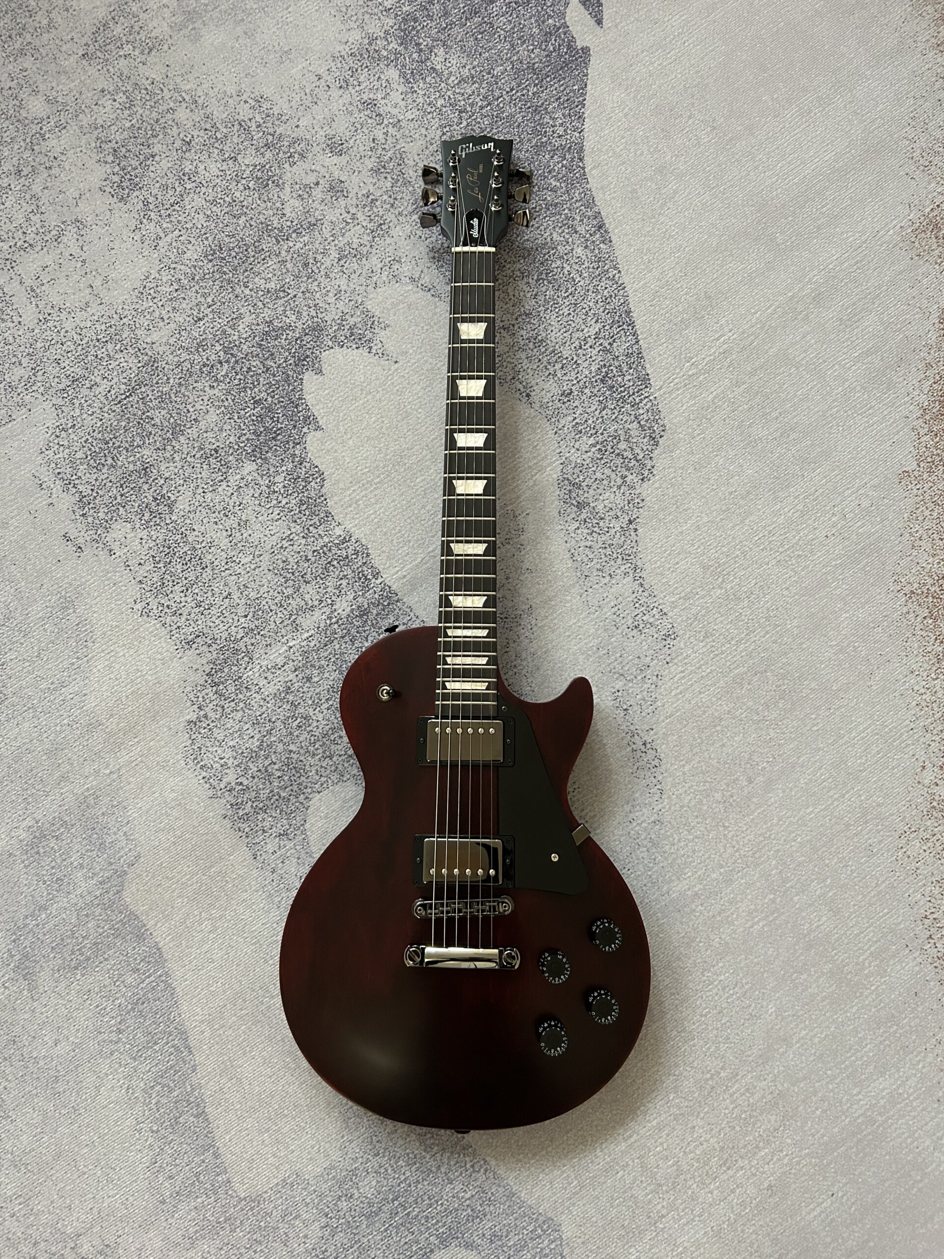 Gibson Les Paul Modern Studio - Wine Red Satin - Gambar 3