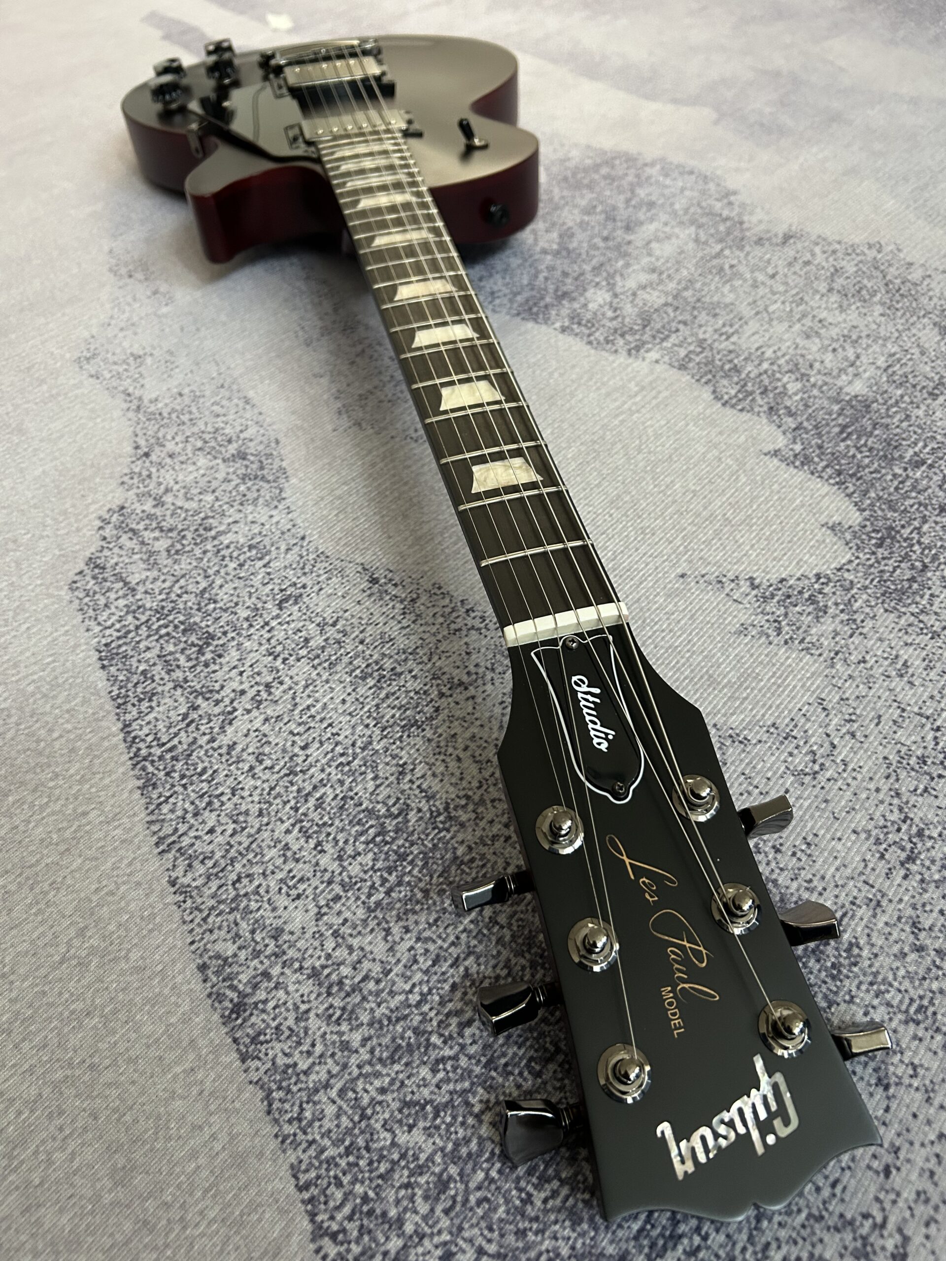 Gibson Les Paul Modern Studio - Wine Red Satin - Gambar 6
