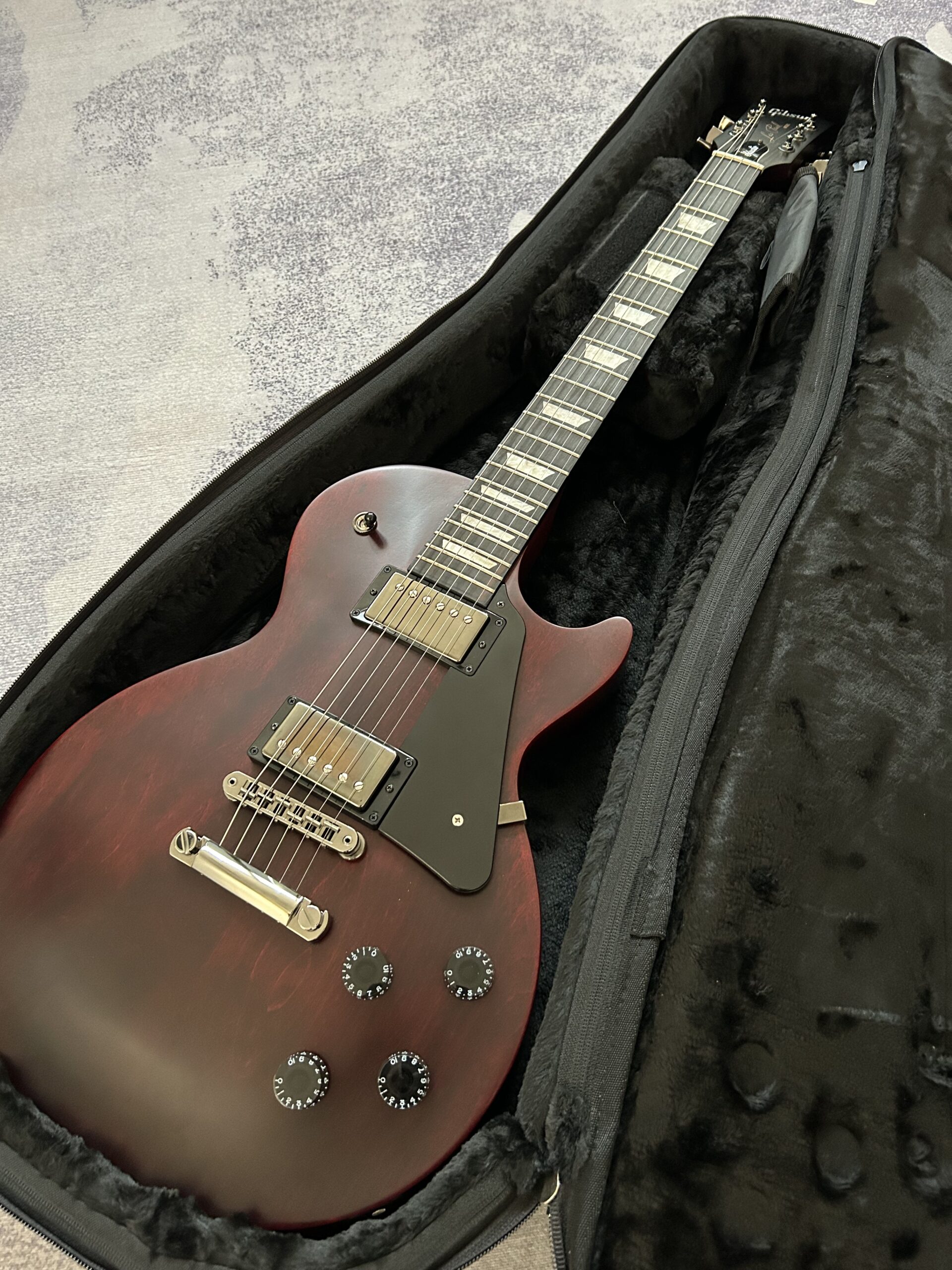 Gibson Les Paul Modern Studio - Wine Red Satin - Gambar 2