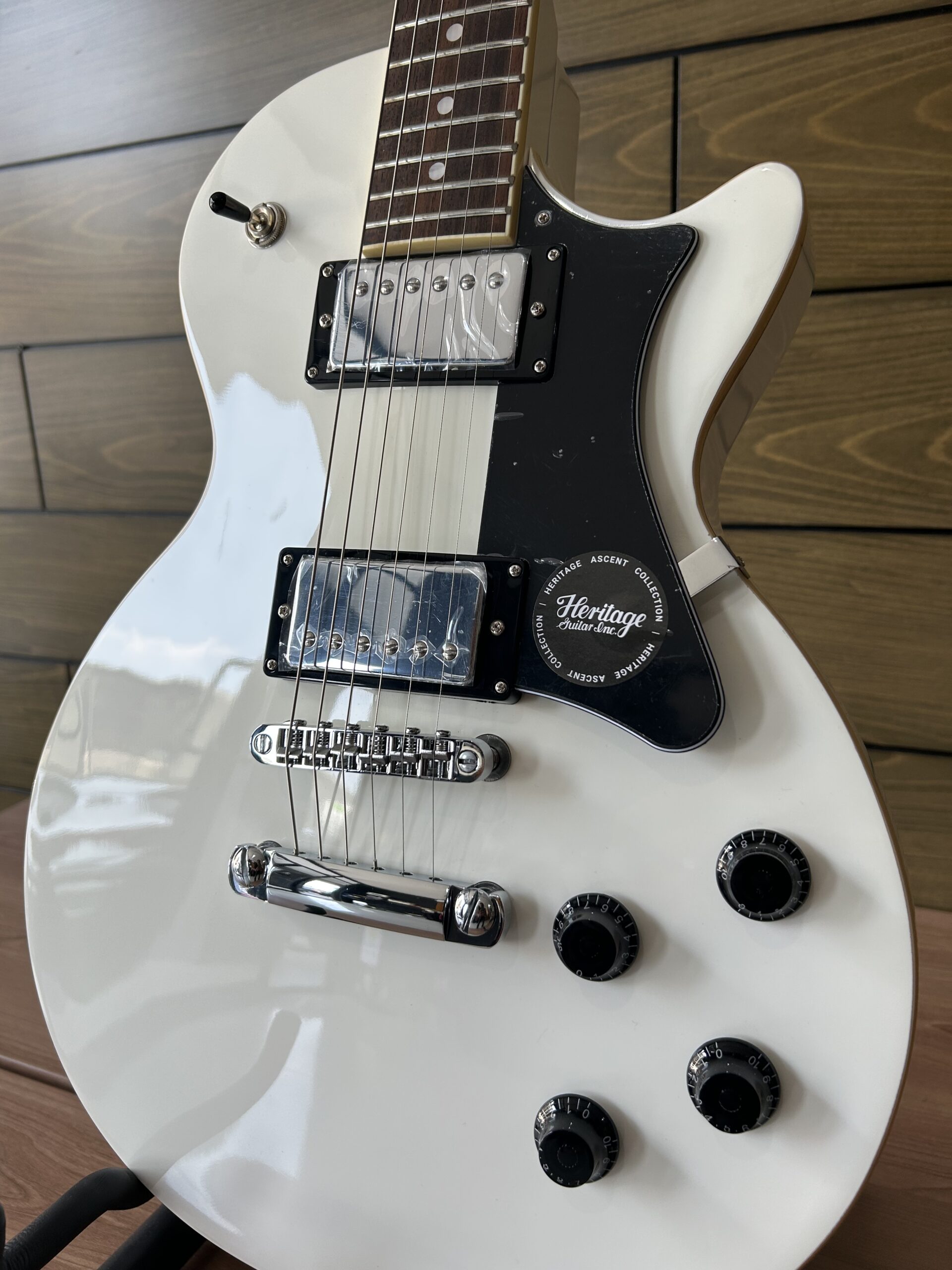 Heritage Ascent Collection H-150 Electric Guitar - White - Gambar 2