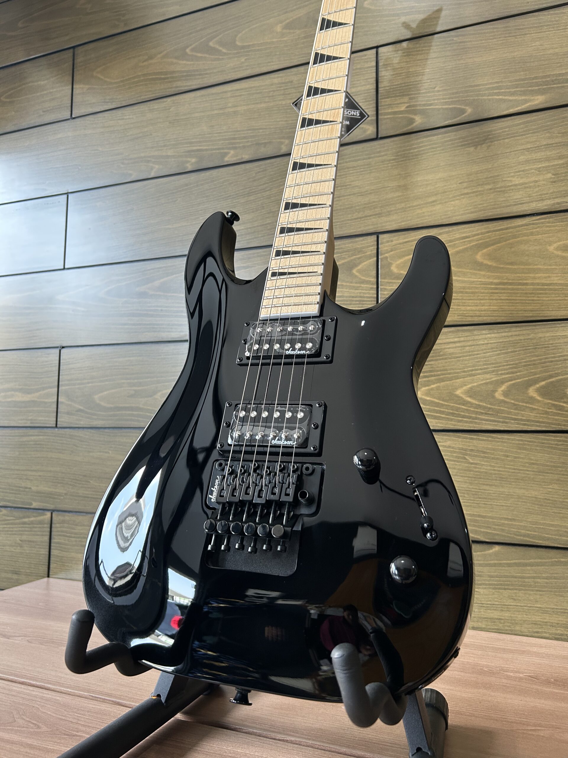 Jackson JS Series Dinky DKA-M JS32 Electric Guitar - Gloss Black - Gambar 2