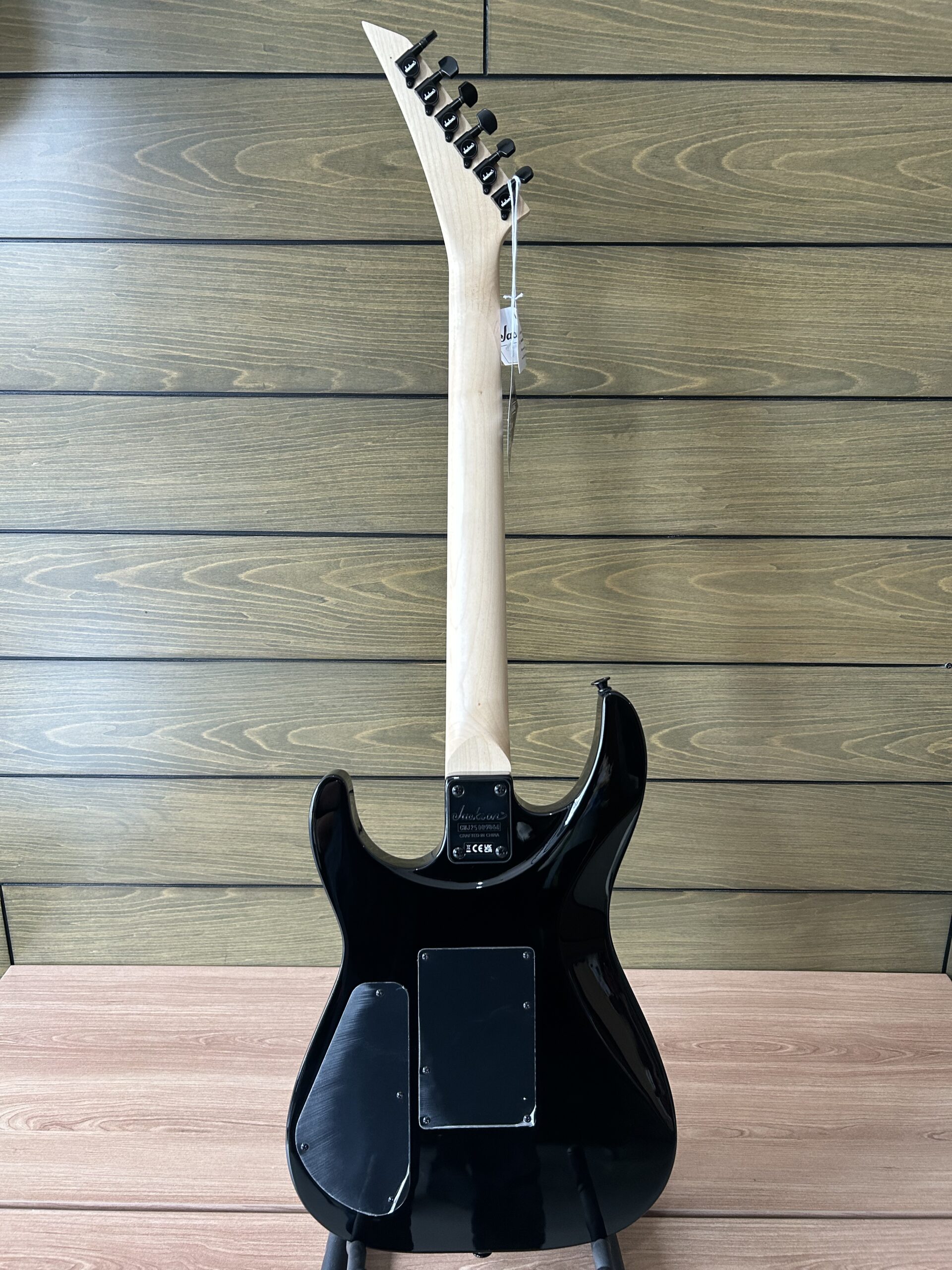 Jackson JS Series Dinky DKA-M JS32 Electric Guitar - Gloss Black - Gambar 4